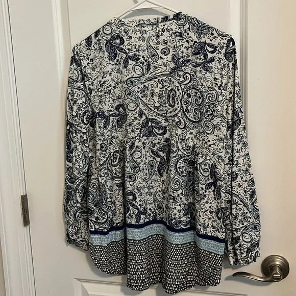 DR2 Loose Fit Blue and White Paisley Blouse 💚 - Picture 11 of 12